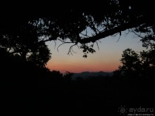 Это там, где алым метит Солнце спину горизонта