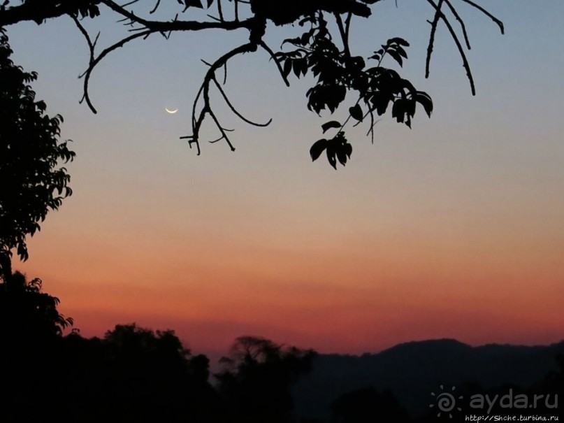 Это там, где алым метит Солнце спину горизонта