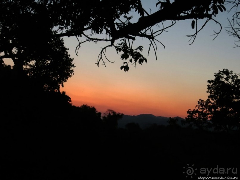 Это там, где алым метит Солнце спину горизонта