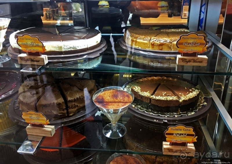 Кофе и тортики с видом на Эльбурс