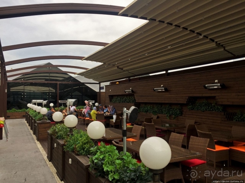 Кофе и тортики с видом на Эльбурс