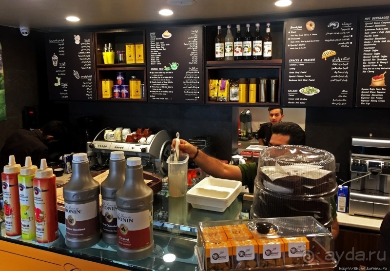 Кофе и тортики с видом на Эльбурс