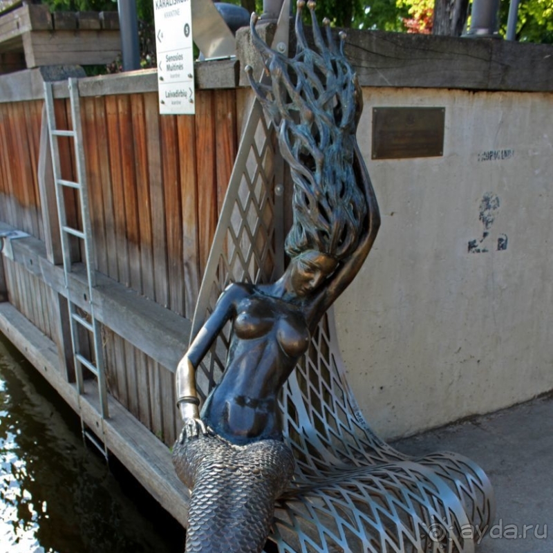 О голых русалках замолвим словечко