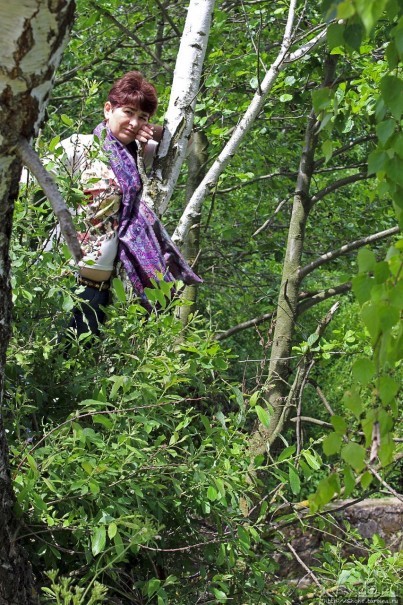 Скромный водопад в живописном месте