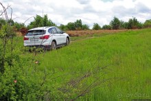 Скромный водопад в живописном месте