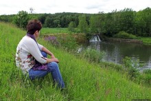 Скромный водопад в живописном месте