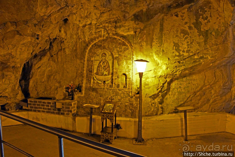 Посещение пещеры со своей рекой