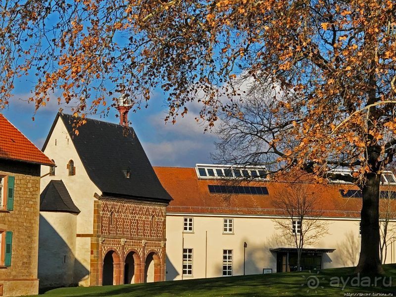 Надвратная капелла Лорша, лучший пример зодчества каролингов