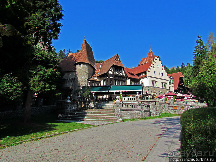 Дорога к замку Пелеш, летней резиденции румынского короля