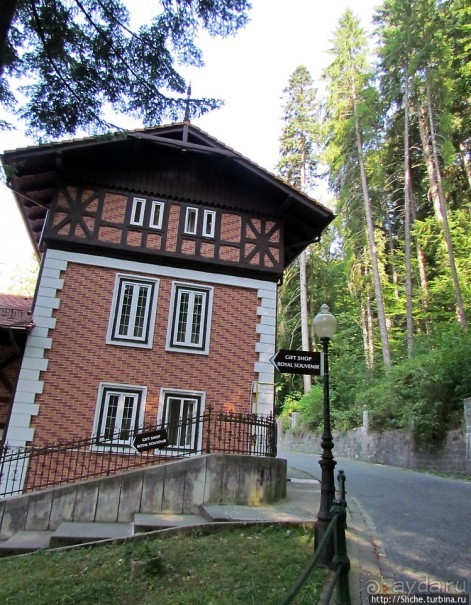 Дорога к замку Пелеш, летней резиденции румынского короля