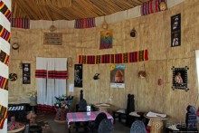 Здесь кофе подает очень красивая эфиопская девушка