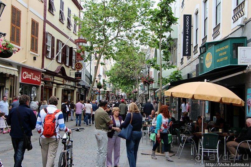 Пешеходные улицы Гибралтара Main Street и Irish Town Street