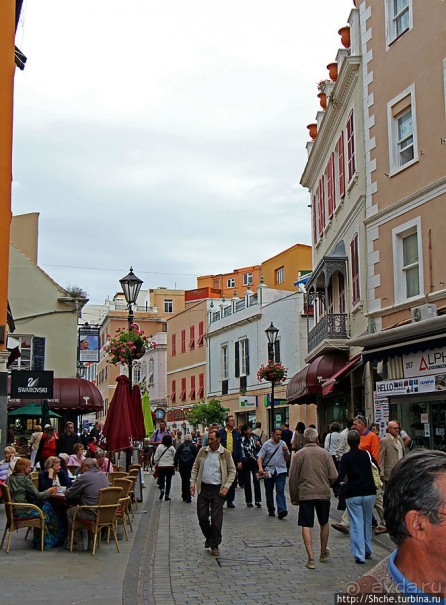 Пешеходные улицы Гибралтара Main Street и Irish Town Street