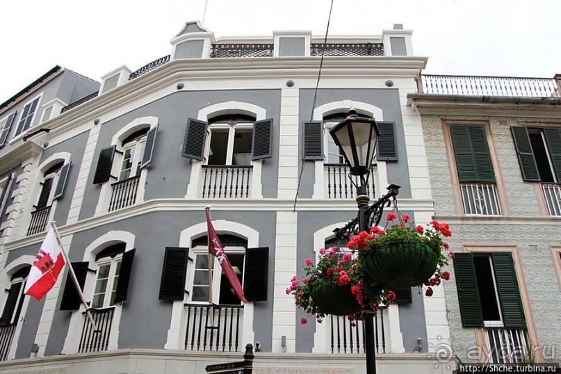 Пешеходные улицы Гибралтара Main Street и Irish Town Street