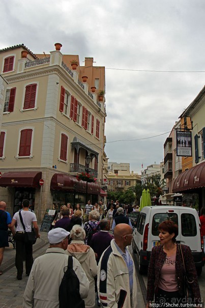Пешеходные улицы Гибралтара Main Street и Irish Town Street