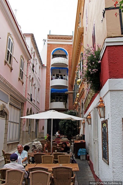 Пешеходные улицы Гибралтара Main Street и Irish Town Street