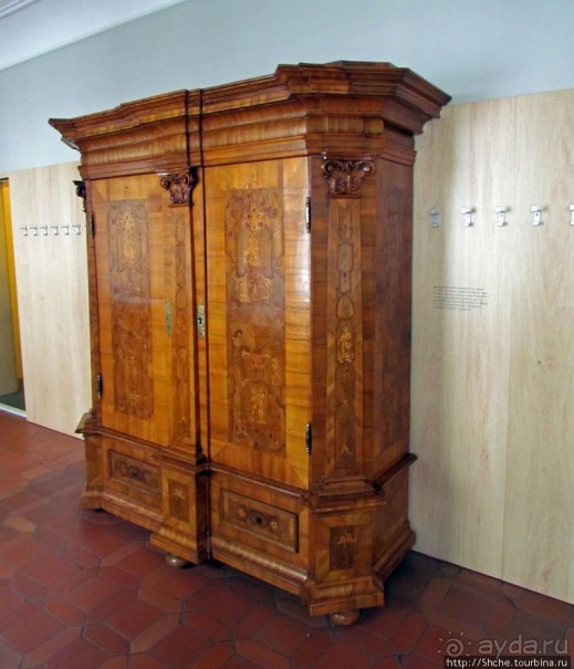 Библиотека, достойная специального посещения города.