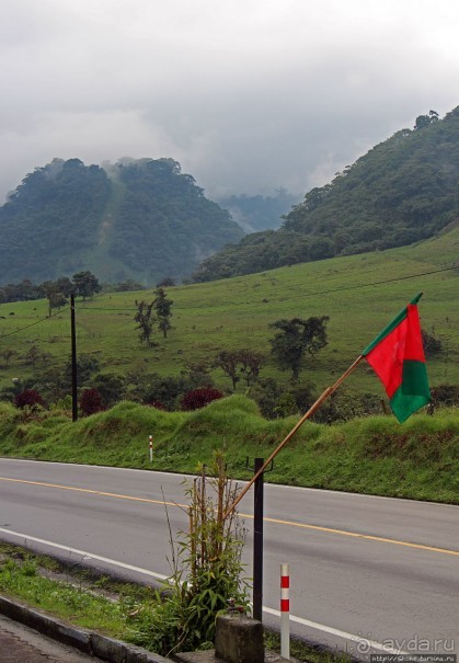 N.P. Cayambe-Coca — горы, реки, водопады. Дорога в облаках