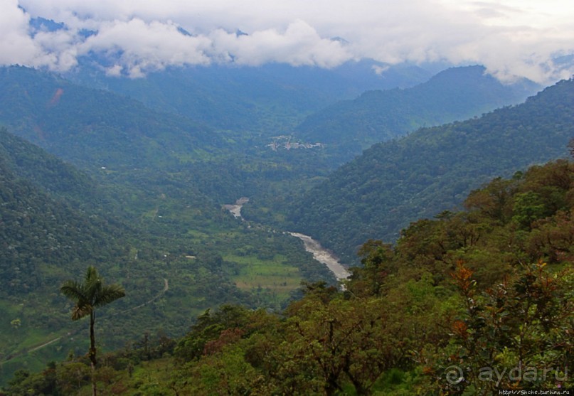 N.P. Cayambe-Coca — горы, реки, водопады. Дорога в облаках