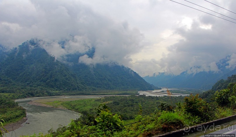 N.P. Cayambe-Coca — горы, реки, водопады. Дорога в облаках