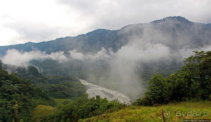 N.P. Cayambe-Coca — горы, реки, водопады. Дорога в облаках