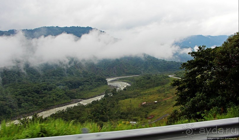 N.P. Cayambe-Coca — горы, реки, водопады. Дорога в облаках