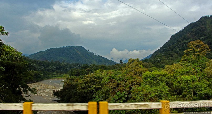 N.P. Cayambe-Coca — горы, реки, водопады. Дорога в облаках