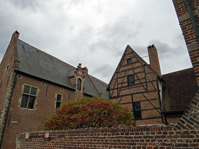 Фламандский «Бегинаж» в Левене (объект ЮНЕСКО номер 855-011)