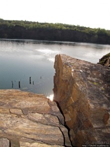 Живописный гранитный карьер у села Чаусово