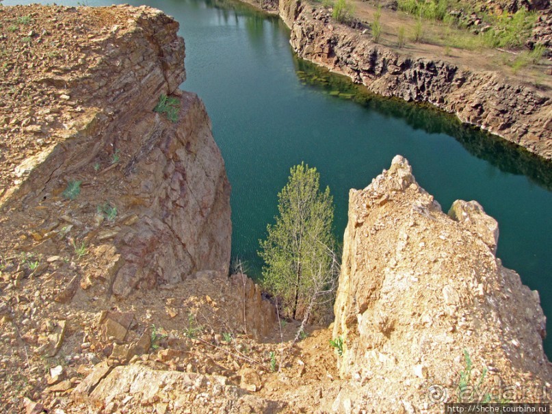 Живописный гранитный карьер у села Чаусово