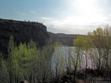 Живописный гранитный карьер у села Чаусово