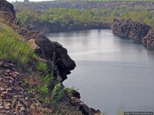 Живописный гранитный карьер у села Чаусово