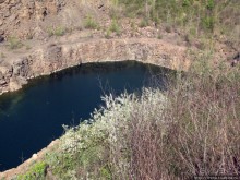 Живописный гранитный карьер у села Чаусово