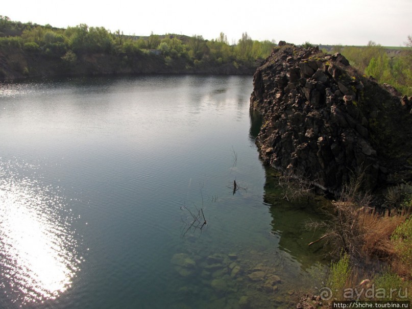 Живописный гранитный карьер у села Чаусово