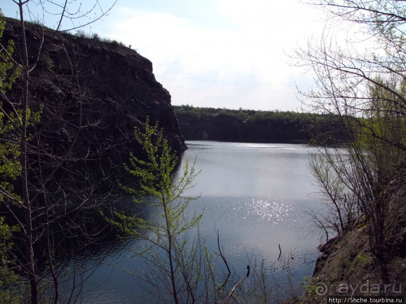 Живописный гранитный карьер у села Чаусово