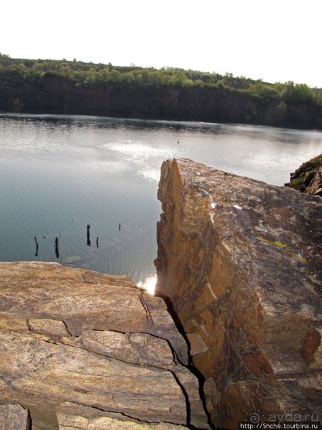 Живописный гранитный карьер у села Чаусово