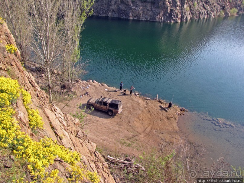 Живописный гранитный карьер у села Чаусово