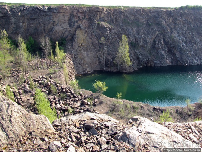 Живописный гранитный карьер у села Чаусово