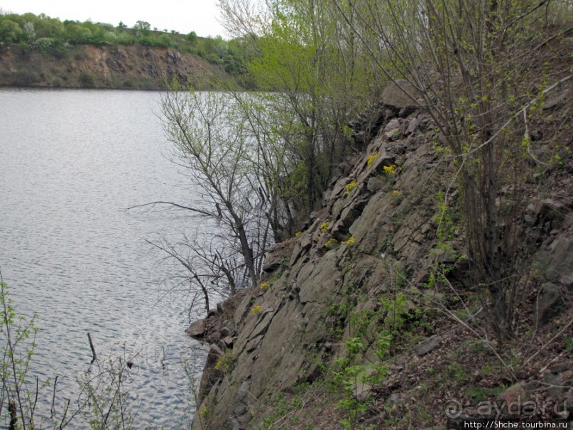 Живописный гранитный карьер у села Чаусово