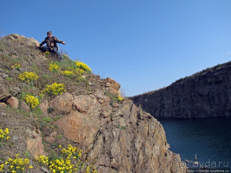 Живописный гранитный карьер у села Чаусово