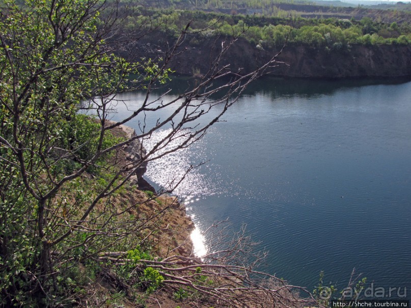 Живописный гранитный карьер у села Чаусово