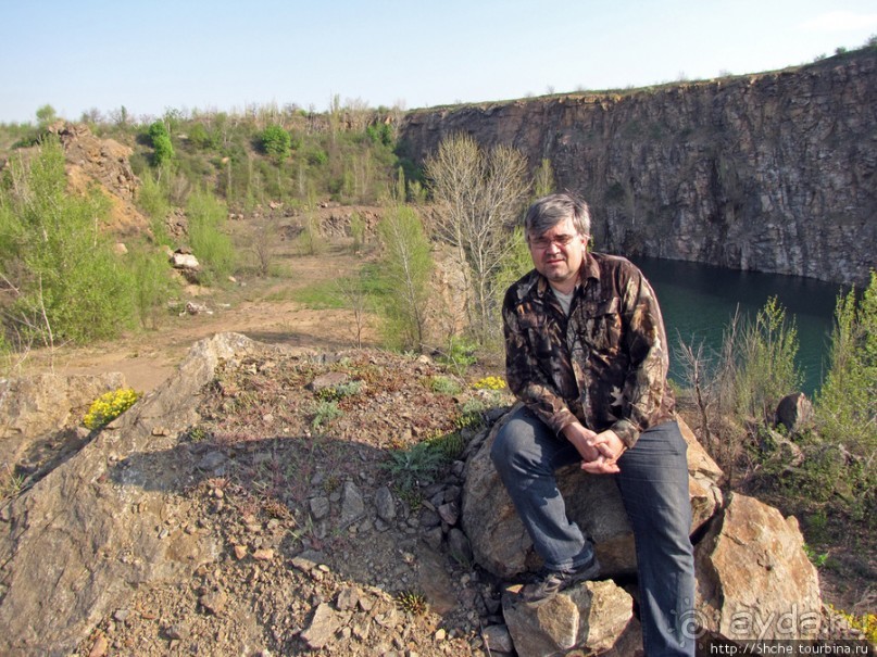 Живописный гранитный карьер у села Чаусово