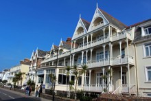 Пляж Havre Des Pas и другие берега столицы Джерси