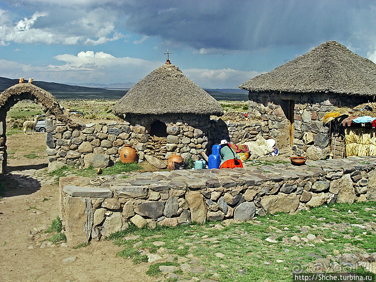Хозяйский двор местных жителей в горах Перу