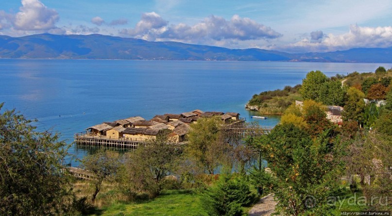 Доисторическое поселение на сваях на Орхидском озере