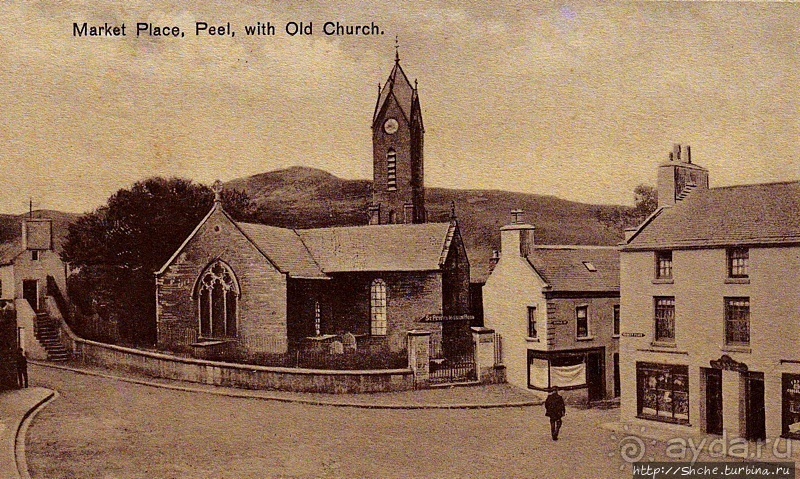 Красивый газон и часовая башня — все, что осталось от церкви