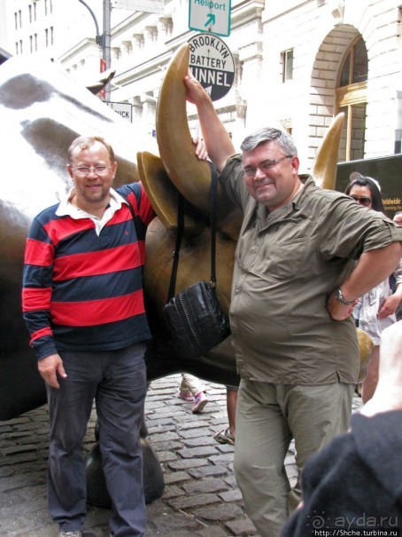 «Атакующий бык» — самый фотографируемый объект Нью-Йорка