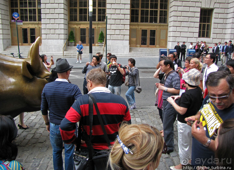 «Атакующий бык» — самый фотографируемый объект Нью-Йорка