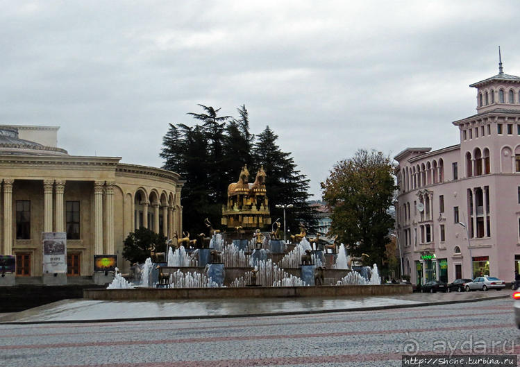 Знакомство с Кутаиси. Последний день осени. Дождь