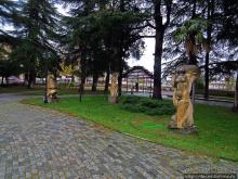 Знакомство с Кутаиси. Последний день осени. Дождь